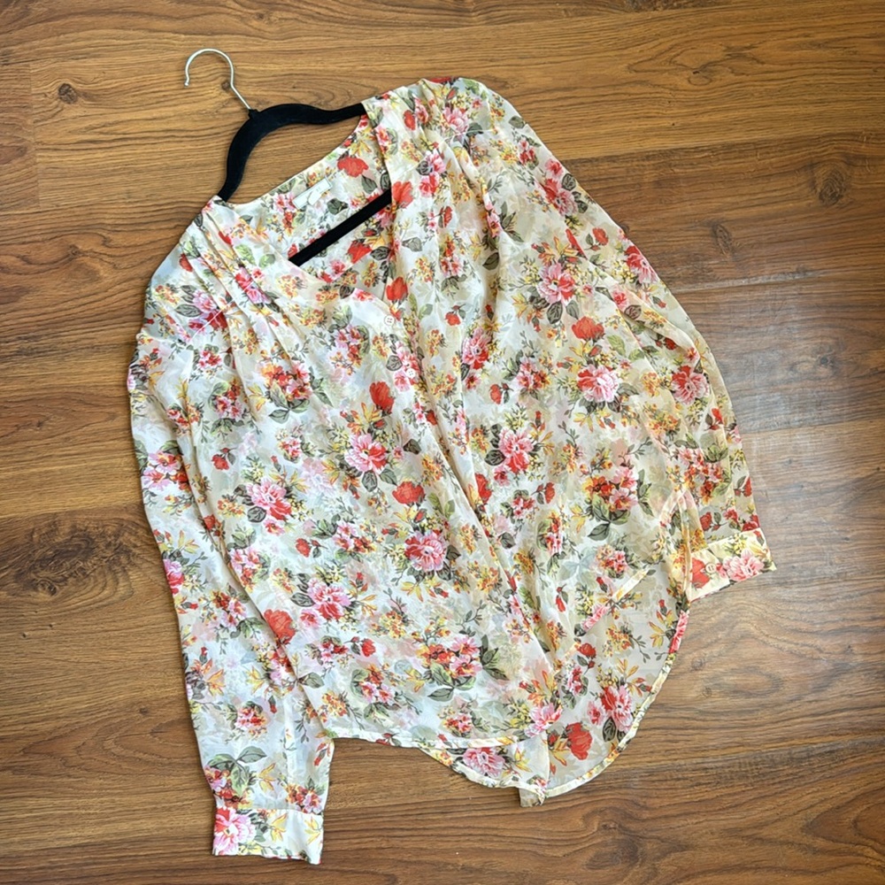 Pleione Size M sheer floral blouse